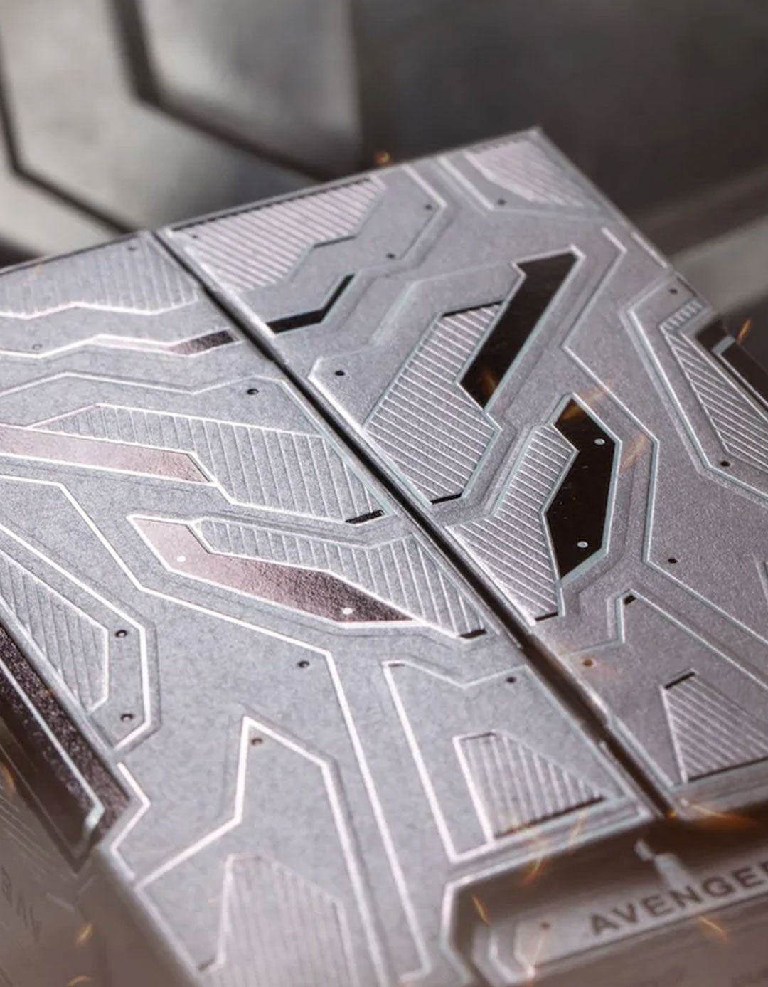 Iron Man MK 1 - Carti de joc ed. limitata deluxe