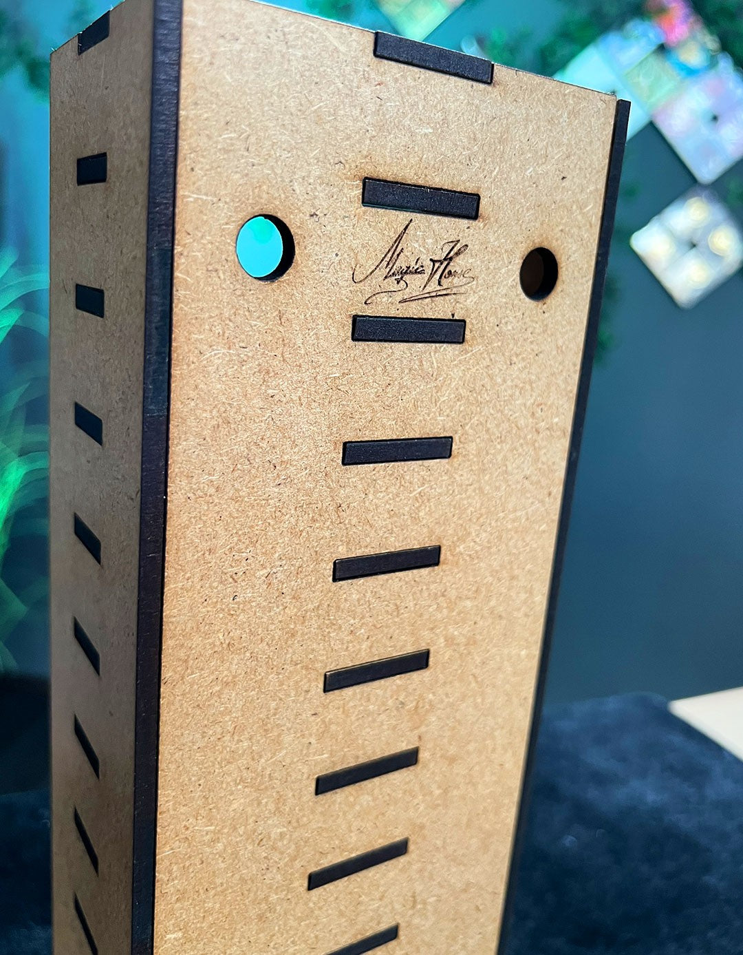 Tower Shelf - Suport 12 pachete carti de joc - Natur - Personalizabil
