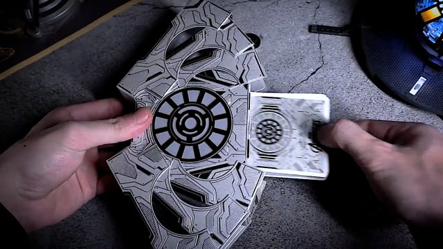 Iron Man MK 1 - Carti de joc ed. limitata deluxe