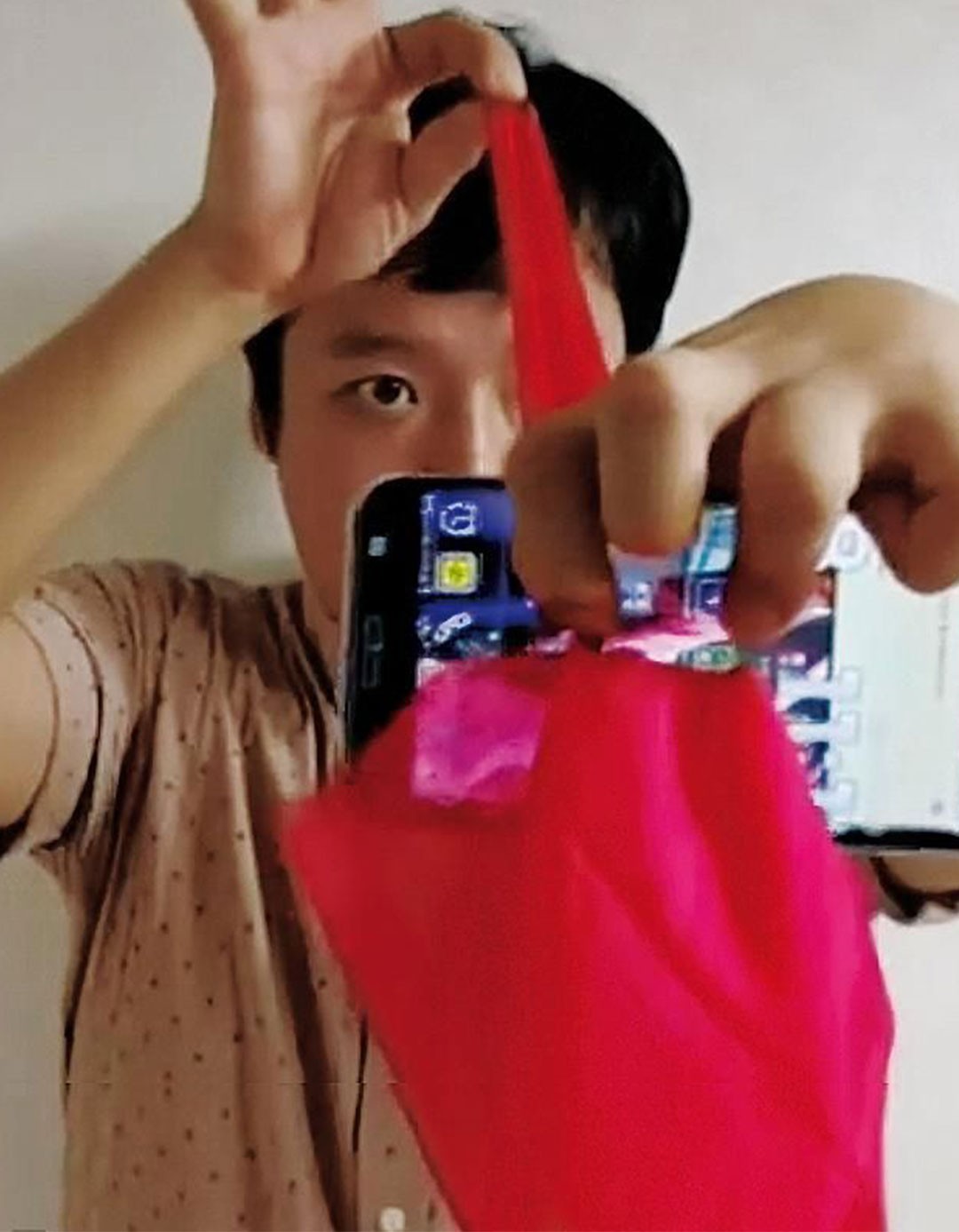 Esarfa prin telefon - Silk Thru Phone by Jeimin Lee